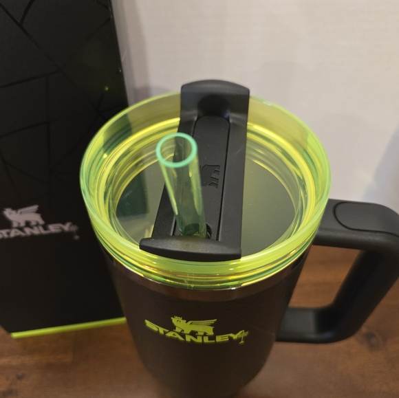 Stanley Halloween Quencher 40oz Web Glow Tumbler - 2024 Special Edition NEW - Picture 6 of 7